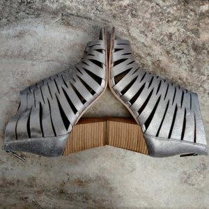 Donald Pliner Greece booties